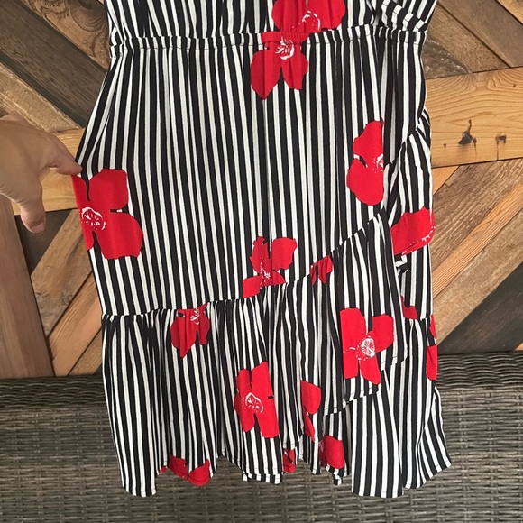 Madewell Ruffle-Wrap Dress in Candied Orchids Size 2 - Picture 8 of 10